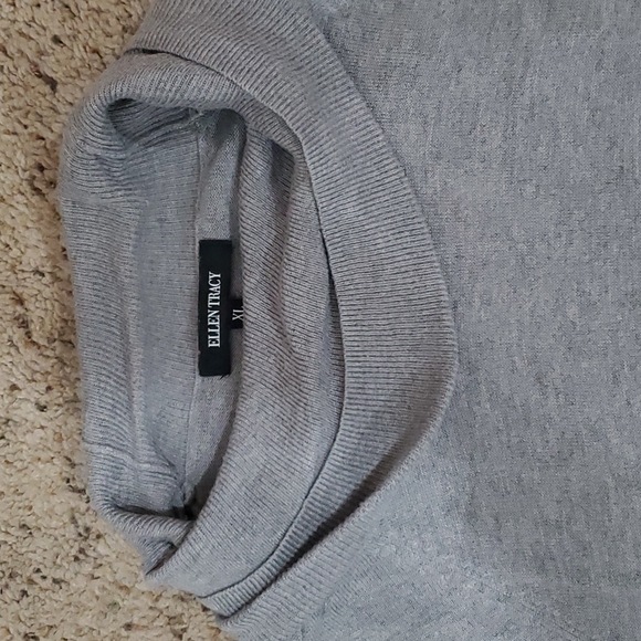 Ellen Tracy Grey Sweater✨️ - Picture 2 of 6